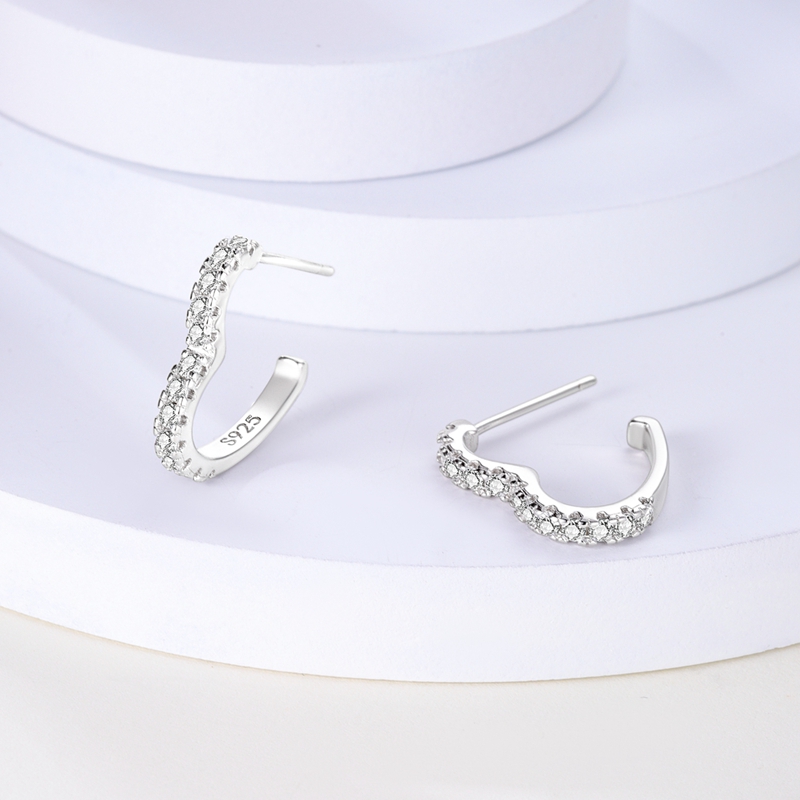 Women's Heart Stud Earrings — S925 Sterling Silver